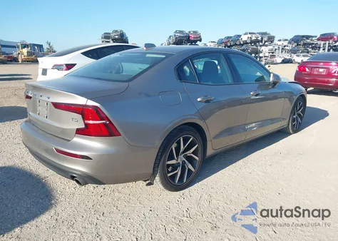 2019 Volvo S60 T5 Momentum из США, поврежденный, VIN 7JR102FK2KG010159